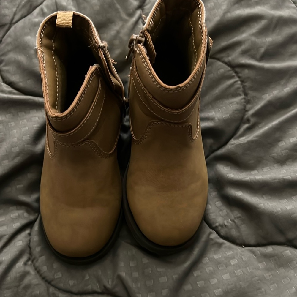 Cater’s shoe boots size 8 toddler size new